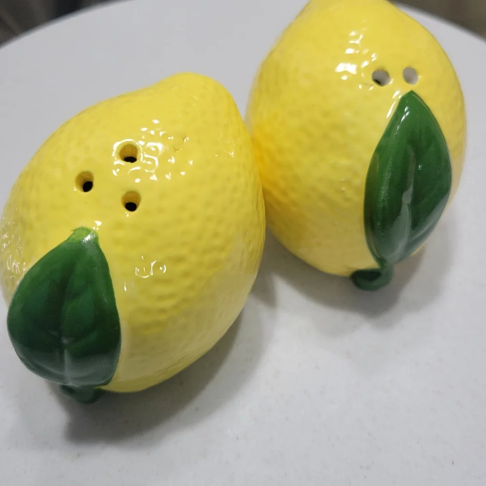 Lemon Salt and Pepper Shakers Ceramic Set   NEW